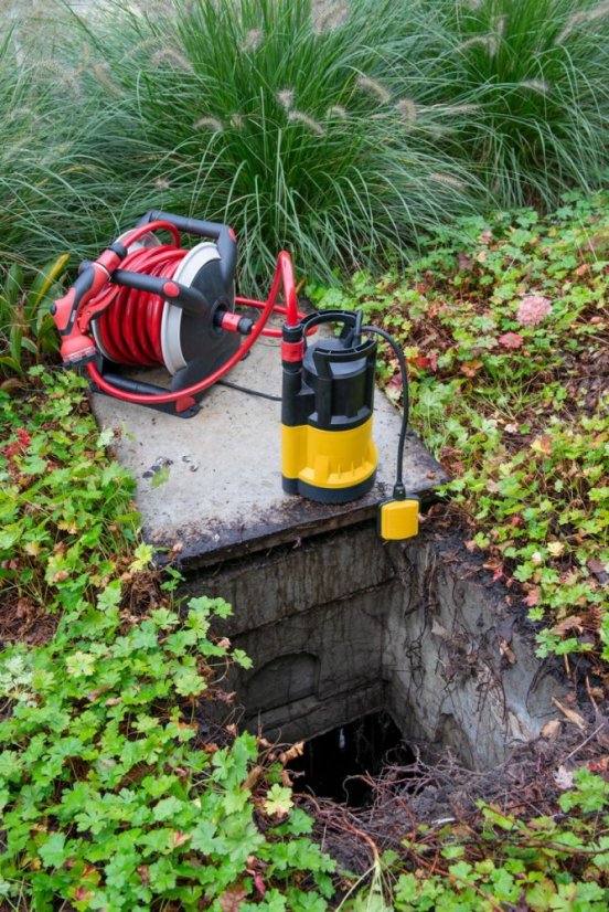 Zahradní hadice na ručním navijáku 15m KREATOR KRTGR6720