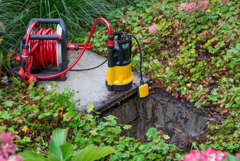 Zahradní hadice na ručním navijáku 15m KREATOR KRTGR6720