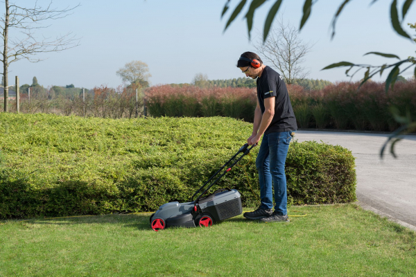 Elektrická sekačka 1300W 320mm POWERPLUS POWEG63705