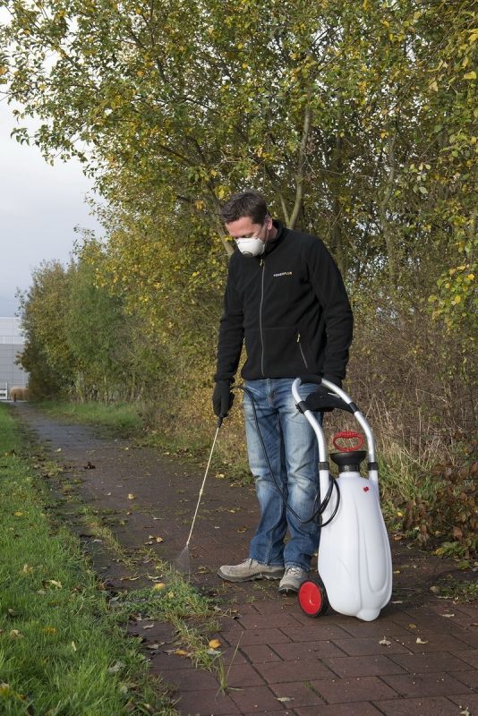 Tlakový postřikovač 16L na kolech KREATOR KRTGR6816
